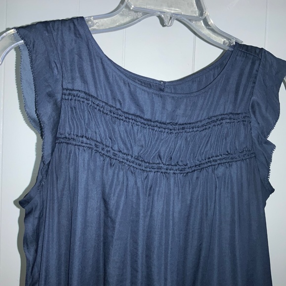 Loft flutter sleeve smocked top Sz XL - Picture 3 of 6